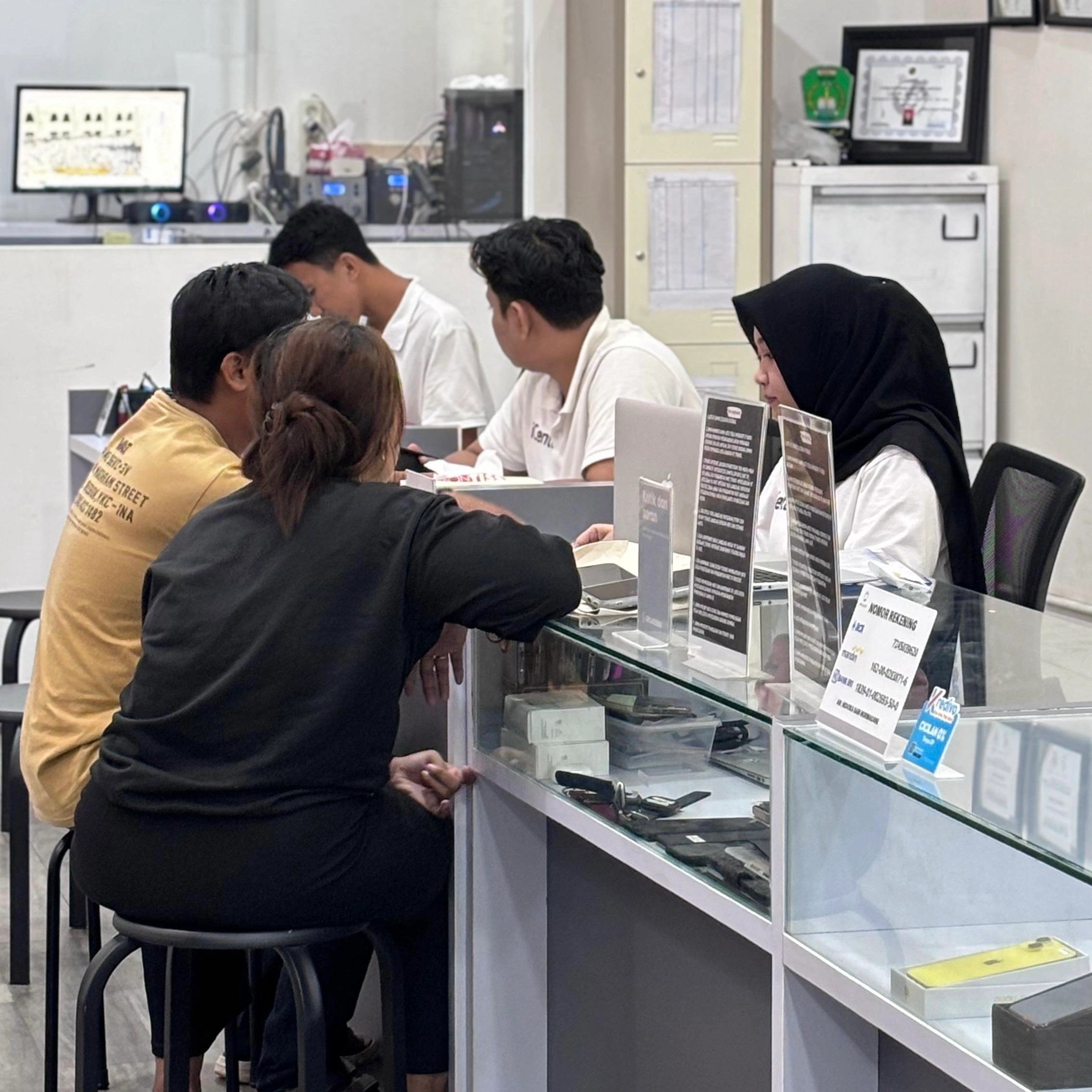 Apple devices — siap diperbaiki